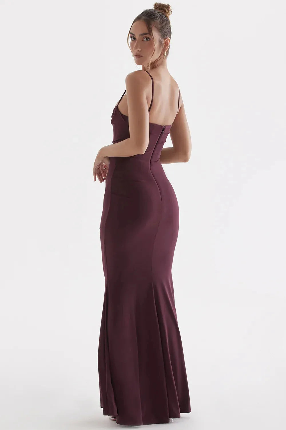Long Wine Dress Jamilly – Versatility in Every Detail