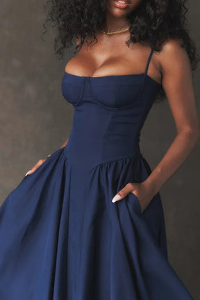 Slim Fit Midi Dress - Yang Model