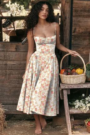 Slim Fit Midi Dress - Yang Model
