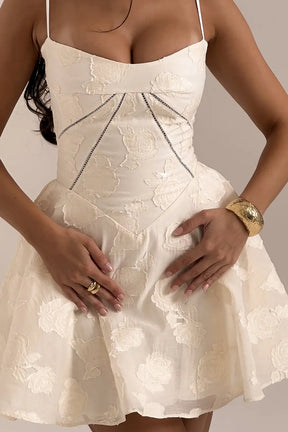 Short Dress with Floral Lace Back – Serenita Model