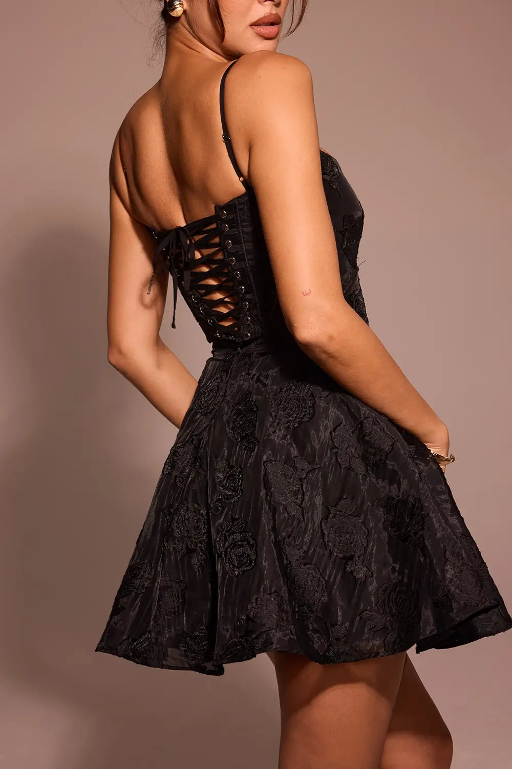 Short Dress with Floral Lace Back – Serenita Model