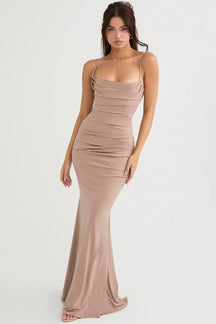 Long Wine Dress Jamilly – Versatility in Every Detail