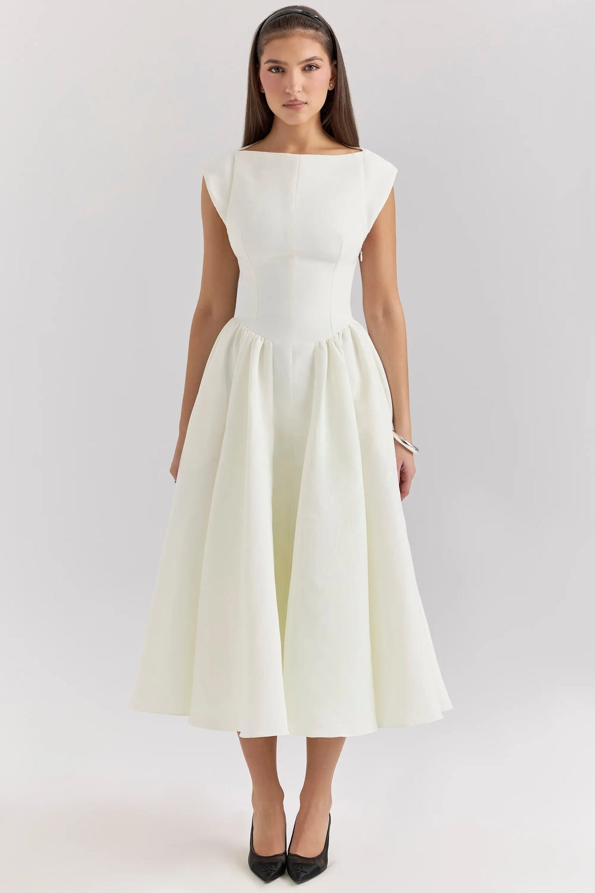Elegant Midi Dress - Valentina Model