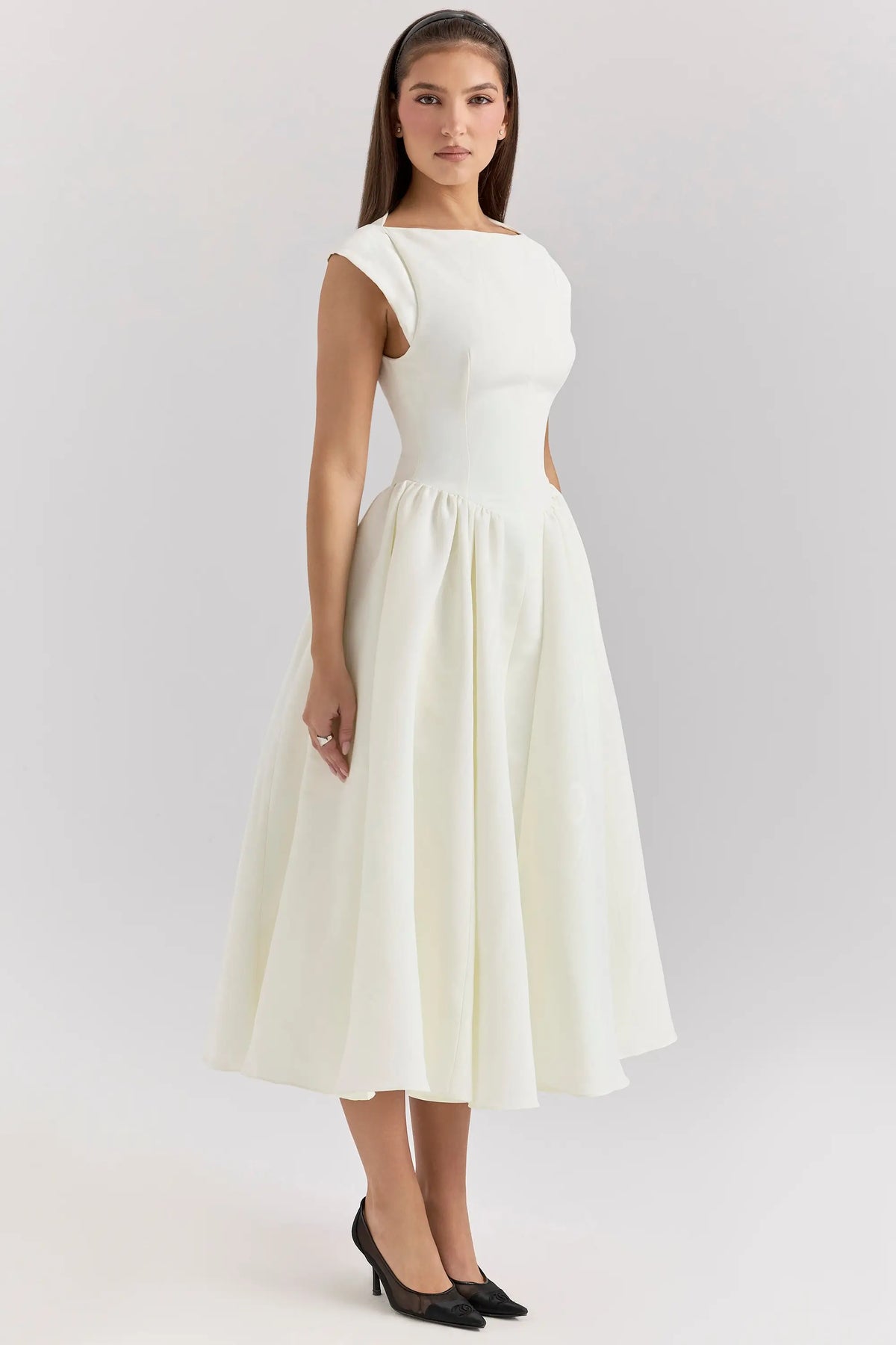 Elegant Midi Dress - Valentina Model