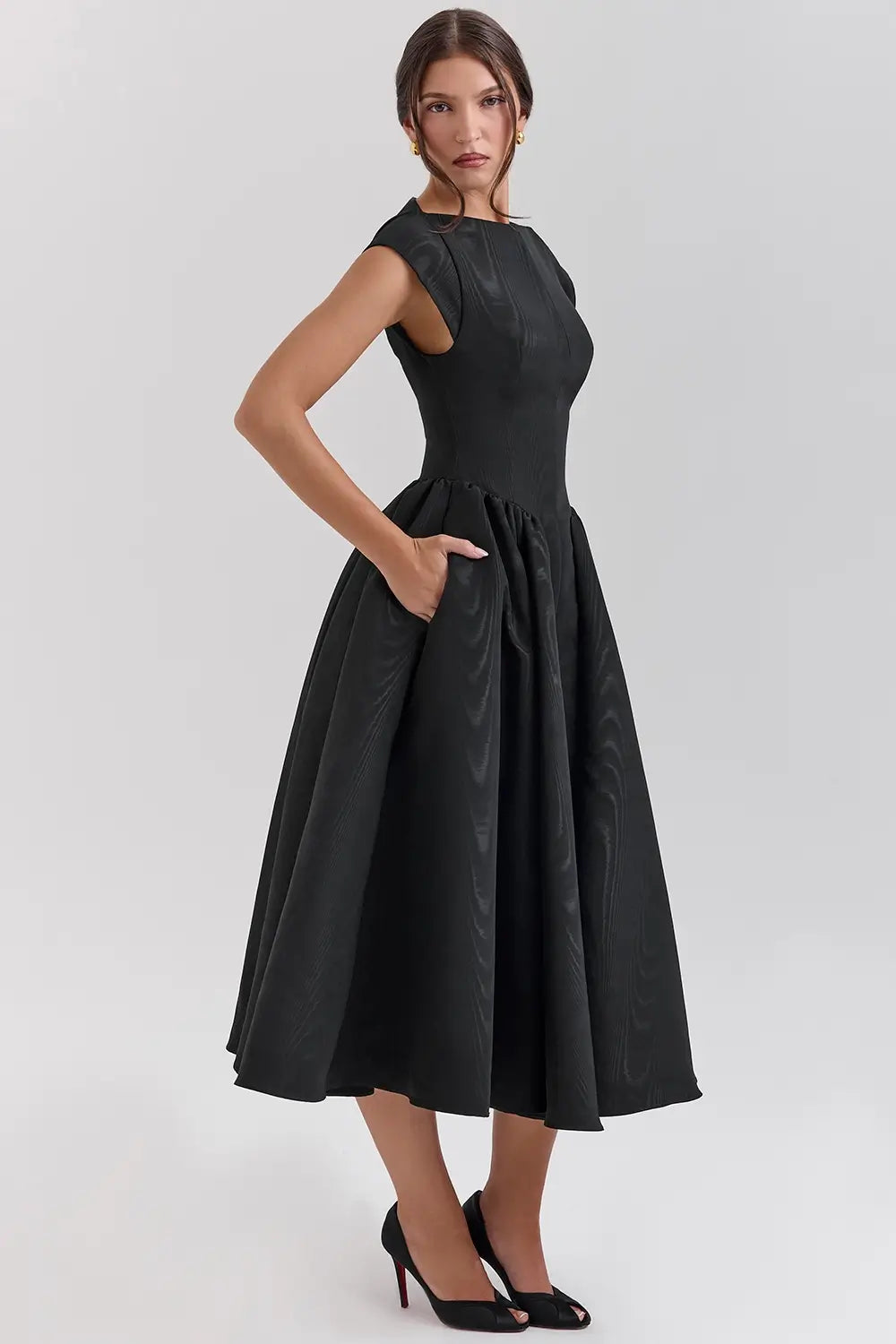 Elegant Midi Dress - Valentina Model