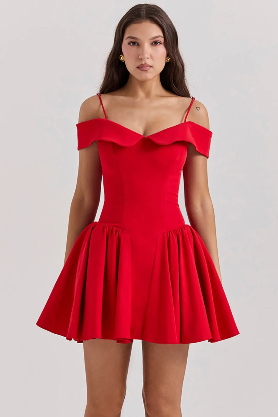 Off-shoulder fitted short dress