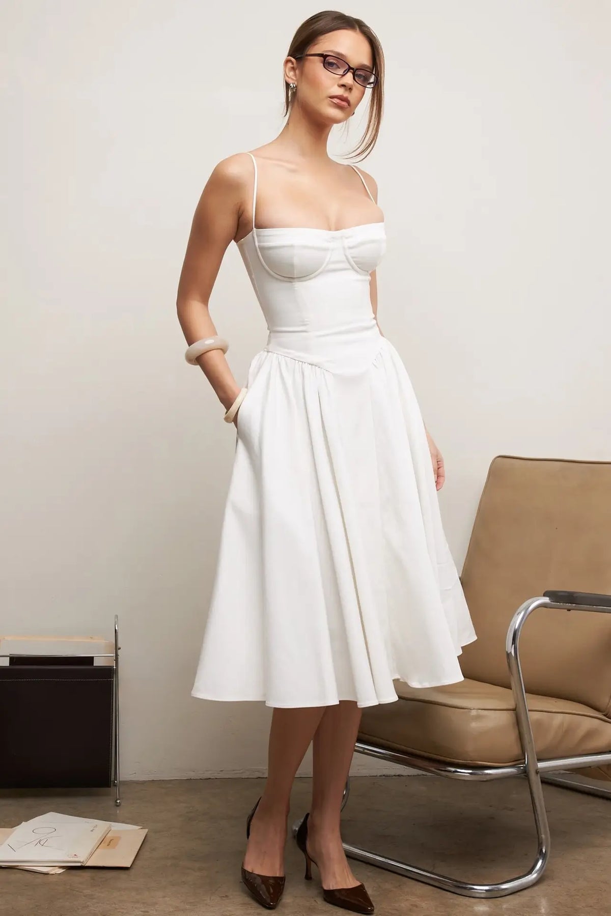 Slim Fit Midi Dress - Yang Model