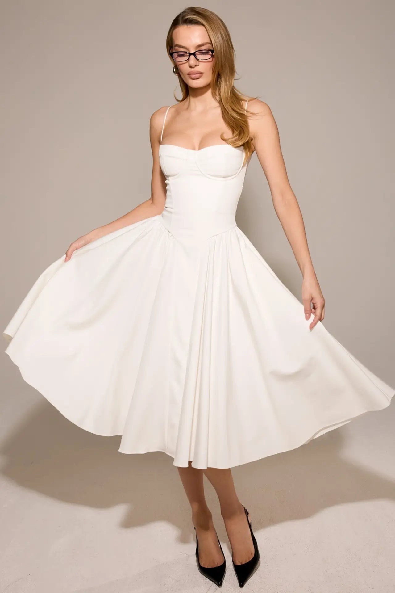 Slim Fit Midi Dress - Yang Model